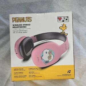 Peanuts Over-Ear Headphones - Pink and Black
